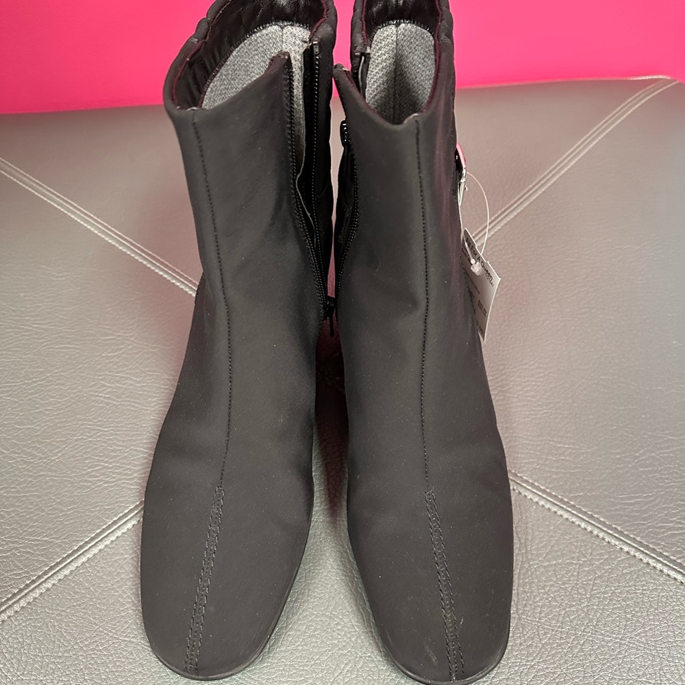 Sesto Meucci York Black 🖤 Ankle Boots 🥾 Side Zip w/Buckle & Quilting Accent